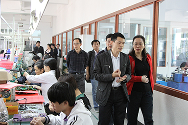福建省委統(tǒng)戰(zhàn)部副部長(zhǎng)、省工商聯(lián)黨組書(shū)記王玲視察虹潤(rùn)公司